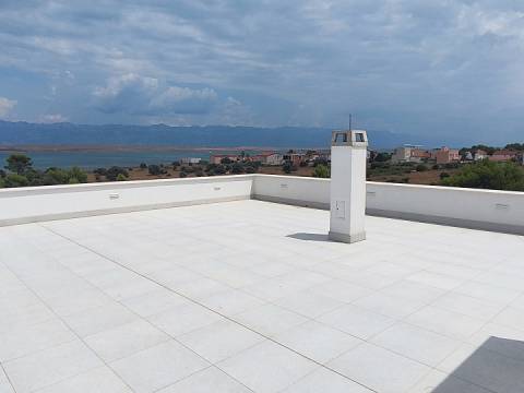 Vir,Nova zgrada sa četiri apartmana,400m do mora
