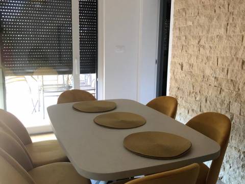 Vir, 40m do mora, 3 stana, garaža + podrum 
