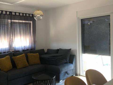 Vir, 40m do mora, 3 stana, garaža + podrum 