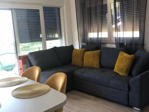 Vir, 40m do mora, 3 stana, garaža + podrum 