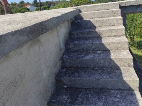 Rab, Kampor obiteljska kuća sa 500m2 građevinskog zemljišta