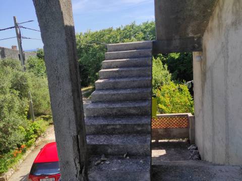 Rab, Kampor obiteljska kuća sa 500m2 građevinskog zemljišta