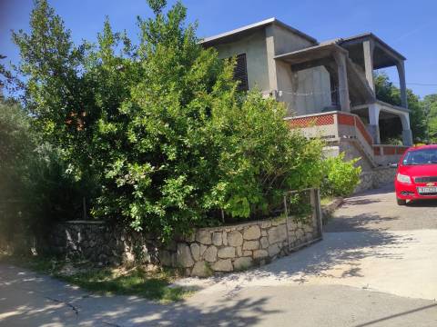 Rab, Kampor obiteljska kuća sa 500m2 građevinskog zemljišta