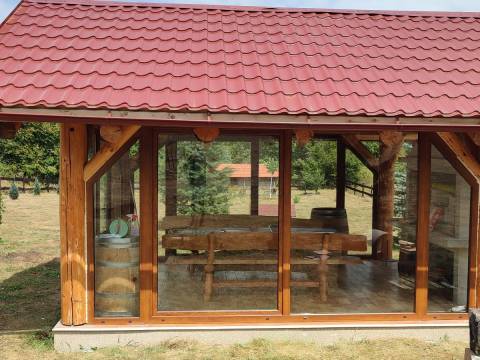 Donji Lapac, kuća sa velikim imanjem