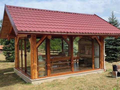 Donji Lapac, kuća sa velikim imanjem