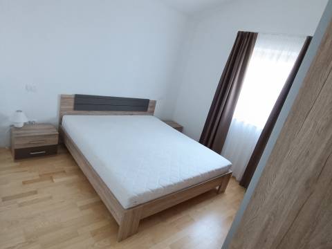 PREKRASAN 4 SOBAN STAN S POGLEDOM NA MORE I BAZENOM U LOVRANU