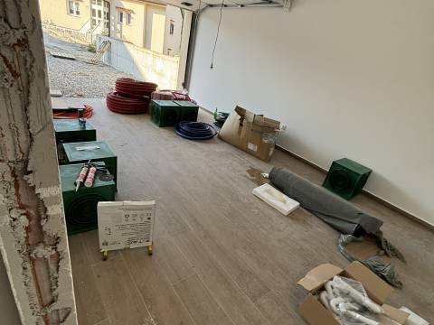 Kastav - kuća u nizu s garažom, terasom i vrtom