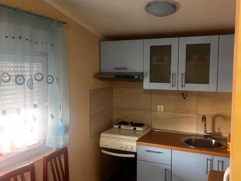 Vir, južna strana kuća sa 2 apartmana 280m do mora