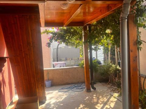 Vir, južna strana kuća sa 2 apartmana 280m do mora