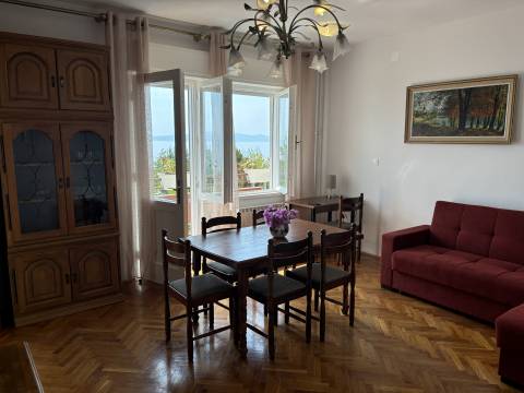 Stan u Ičićima, 104.00 m2, 200 metara od mora s prekrasnim pogledom na Kvarner (iznajmljivanje)