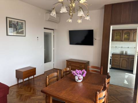 Stan u Ičićima, 104.00 m2, 200 metara od mora s prekrasnim pogledom na Kvarner (iznajmljivanje)