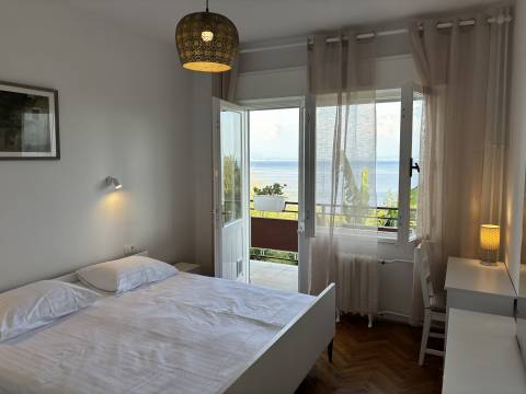 Stan u Ičićima, 104.00 m2, 200 metara od mora s prekrasnim pogledom na Kvarner (iznajmljivanje)