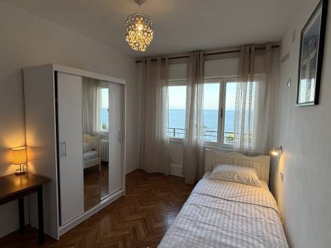 Stan u Ičićima, 104.00 m2, 200 metara od mora s prekrasnim pogledom na Kvarner (iznajmljivanje)