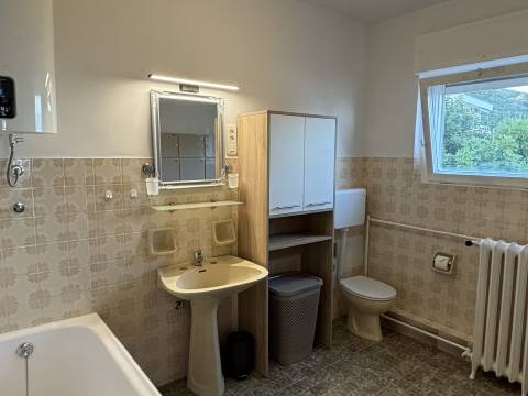 Stan u Ičićima, 104.00 m2, 200 metara od mora s prekrasnim pogledom na Kvarner (iznajmljivanje)