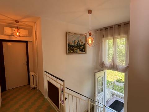 Stan u Ičićima, 104.00 m2, 200 metara od mora s prekrasnim pogledom na Kvarner (iznajmljivanje)