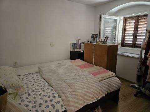 Opatija- kuća sa terasom i okućnicom