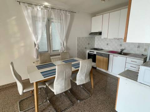 Opatija-Ičići, prekrasan 3 sobni stan s pogledom na more za dugoročni najam