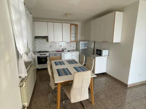 Opatija-Ičići, prekrasan 3 sobni stan s pogledom na more za dugoročni najam