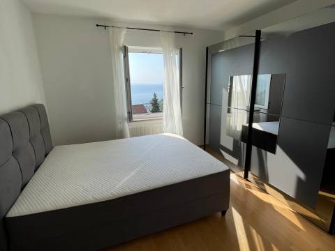 Opatija-Ičići, prekrasan 3 sobni stan s pogledom na more za dugoročni najam