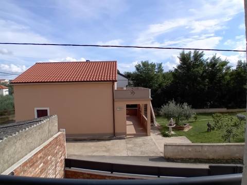 Privlaka - prekrasna kuća s bazenom u blizini mora