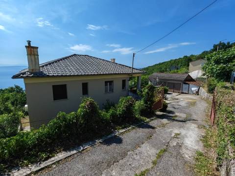 Matulji, Bregi, samostojeća kuća s dva odvojena stana
