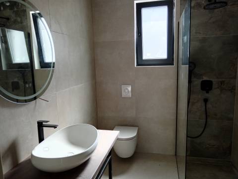 Moderna dvojna kuća s pogledom na more!