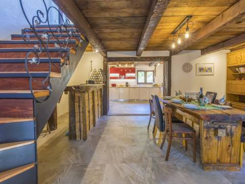 BRIBIR - kuća sa bazenom i velikom okućnicom