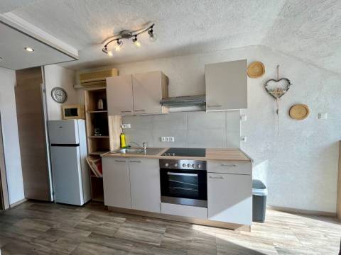 Vir, južna strana apartman E4, 180m od mora