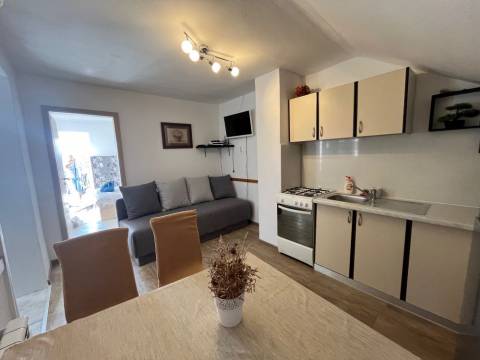 Vir, južna strana apartman E4, 180m od mora