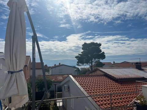 Vir, južna strana apartman E4, 180m od mora