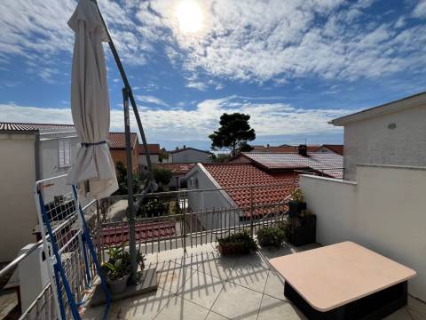 Vir, južna strana apartman E4, 180m od mora