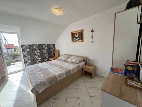 Vir, južna strana apartman E4, 180m od mora