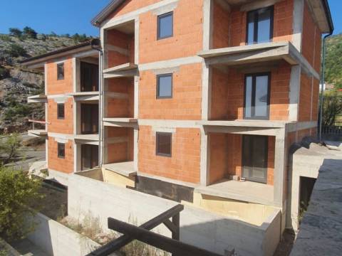 Senj, kuća sa 6 apartmana, podzemni parking
