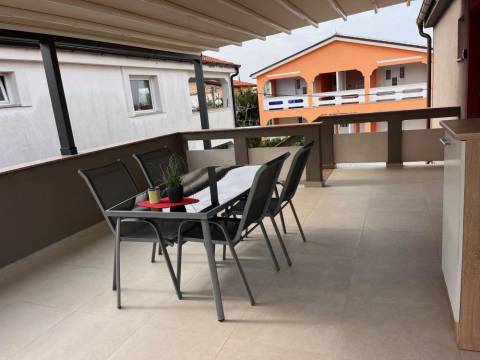 Vir, moderan apartman E3 u blizini mora i sadržaja