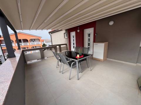 Vir, moderan apartman E3 u blizini mora i sadržaja