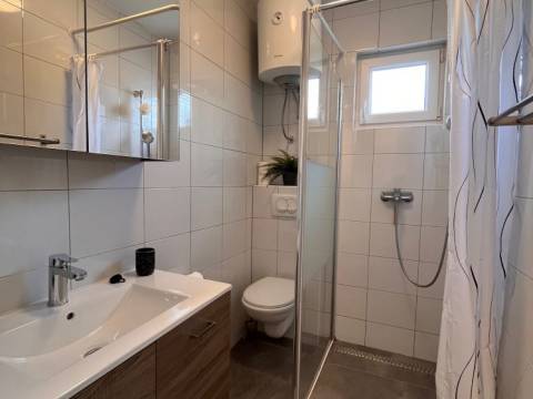 Vir, moderan apartman E3 u blizini mora i sadržaja