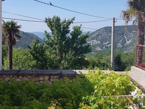 Zaleđe Crikvenice - kamena kuća sa vrtom