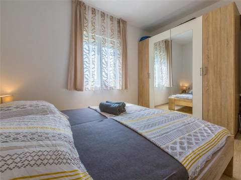 Zaleđe Crikvenice - kamena kuća sa vrtom