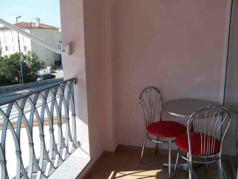 PRILIKA STUDIO APARTMAN 1.kat 200m od mora - loggia sa pogledom na more