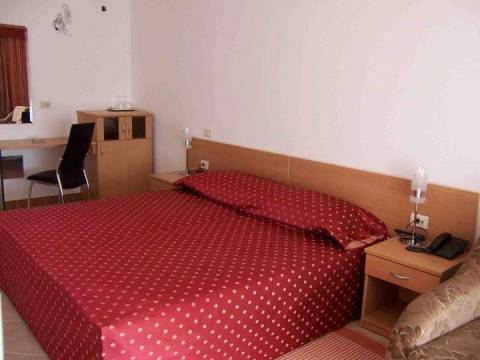 PRILIKA STUDIO APARTMAN 1.kat 200m od mora - loggia sa pogledom na more