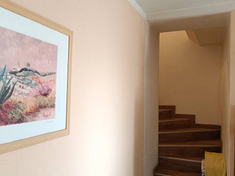 Rukavac - prilika, kuća s malom okućnicom i garaža sa podrumom