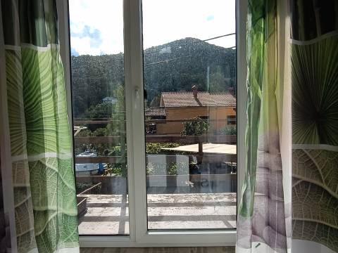 Rukavac - prilika, kuća s malom okućnicom i garaža sa podrumom