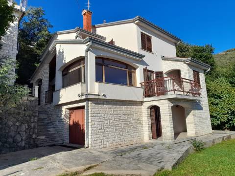 Opatija samostojeća kuća 300 m2 pogledom na more