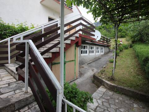 BRIBIR - KUĆA S 4 STAMBENE JEDINICE