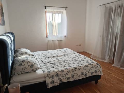 Lijepa kamena vila s bazenom!