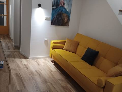 Obnovljena kuća s dvorištem u centru Pazina! 