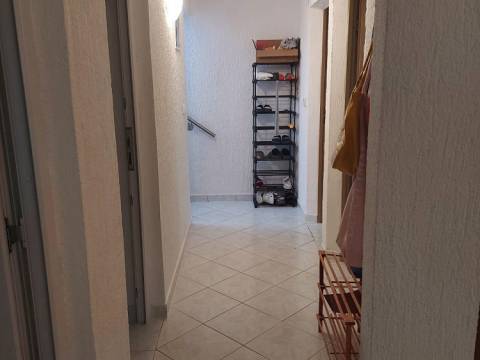 Vir, kuća 2 apartmana, 2 garaže i velika okućnica