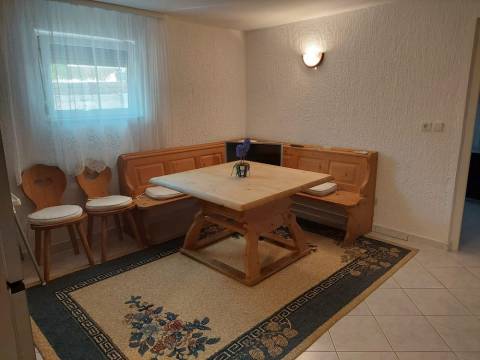 Vir, kuća 2 apartmana, 2 garaže i velika okućnica