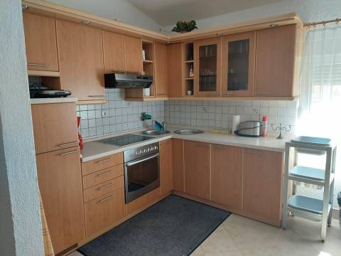 Vir, kuća 2 apartmana, 2 garaže i velika okućnica