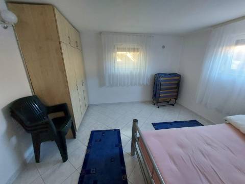 Vir, kuća 2 apartmana, 2 garaže i velika okućnica